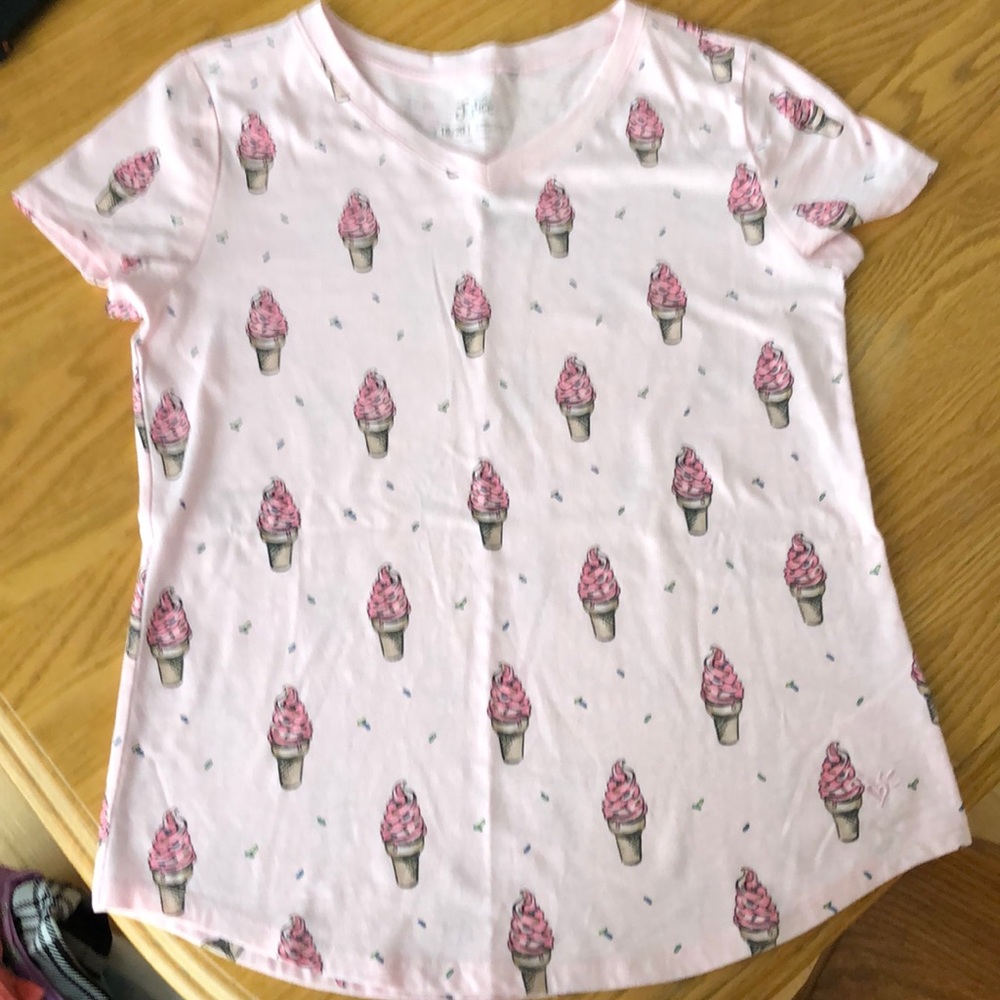 Juniors (Girls). Ice cream shirt. BN- no tags
